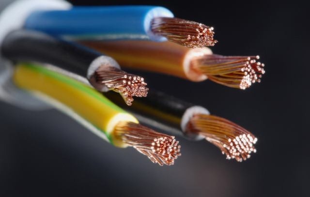 Productos y Materiales Eléctricos 4 cables electricos